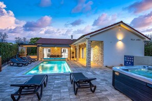 A heated pool - Villa Larra with heated pool & Jacuzzi (Gostinjac (Krk))