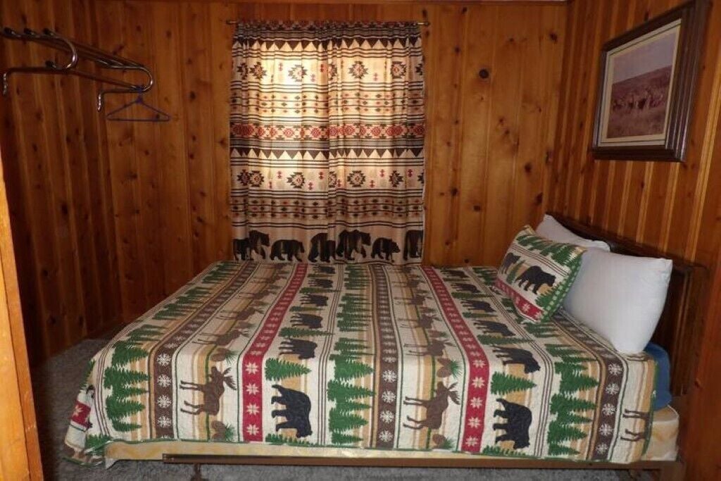 2 bedrooms, WiFi (free), bed sheets
