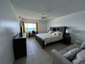 1 bedroom, desk, iron/ironing board, free WiFi - A sea of tranquility in this newly remodeled condo in gated community (Christiansted)