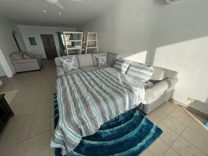 1 quarto, escrivaninha, ferros/tábuas de passar roupa, Wi-Fi de cortesia