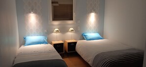 4 bedrooms, iron/ironing board, travel crib, free WiFi - Amiets beach house (Cléder)