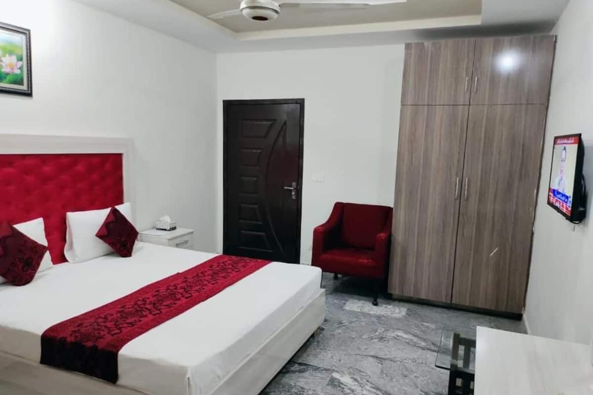 Deluxe Double Room | Free WiFi, bed sheets