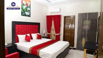Deluxe Double Room | Free WiFi, bed sheets