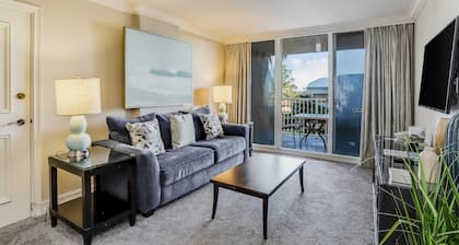 Beachfront condo with a pool, a hot tub, central AC, & on-site restaurants