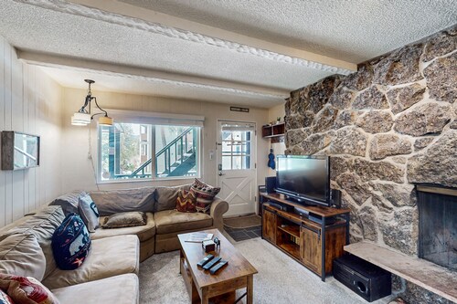 Dog-friendly condo near the slopes with W/D -  pool, hot tub & volleyball