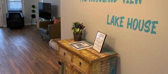 The Woodland View Lake House