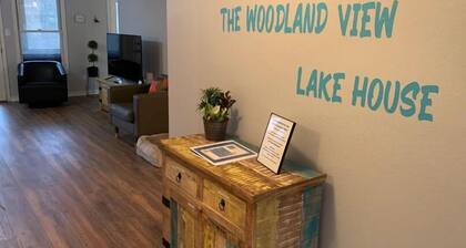 The Woodland View Lake House