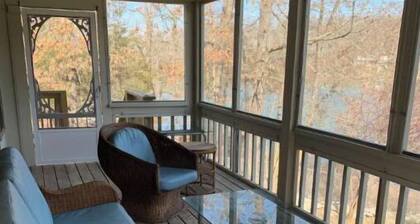The Woodland View Lake House
