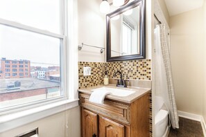 淋浴/盆浴组合、吹风机、毛巾