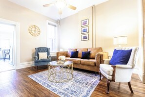 Smart TV - DOWNTOWN HISTORIC BLUFF HOME in DUBUQUE (Dubuque)