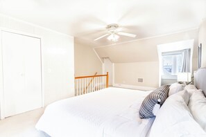 3 多间卧室、办公桌、遮光窗帘、熨斗/熨衣板