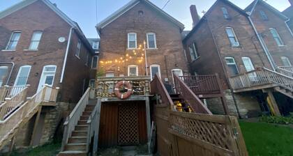 DOWNTOWN HISTORIC BLUFF HOME in DUBUQUE