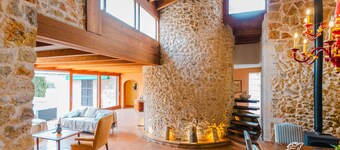 Villa Son Bennasar with impressive views and infinity pool