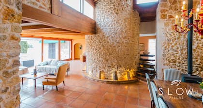 Villa Son Bennasar with impressive views and infinity pool