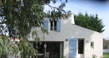 Maison idéale pour un couple avec grand  jardin clos