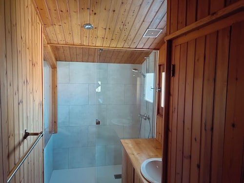 Maison idéale pour un couple avec grand  jardin clos