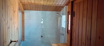 House ideal for a couple with large enclosed garden
