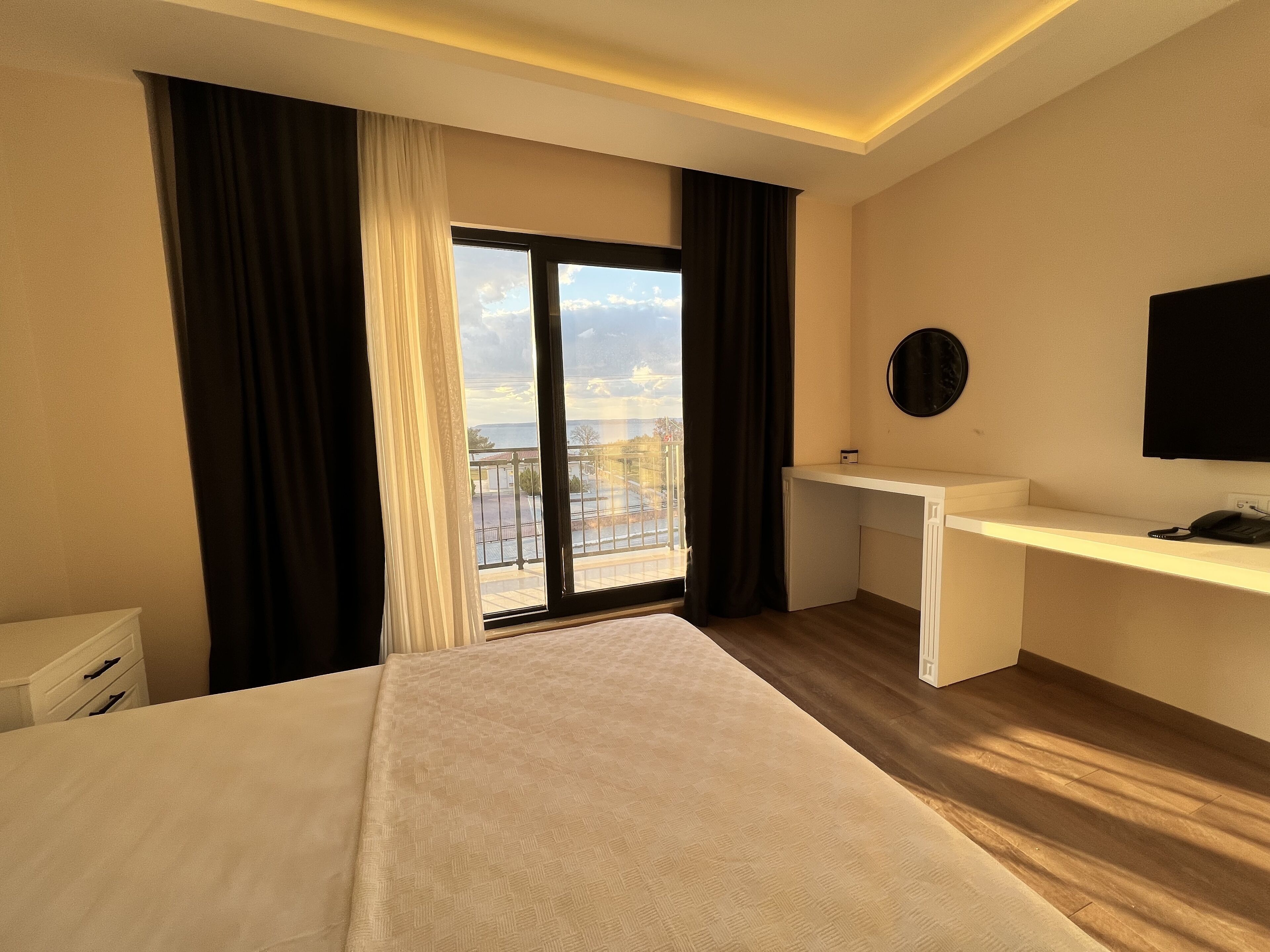 Comfort Double Room, 1 Bedroom, Refrigerator, Sea View | Bar mini, Wi-fi percuma, cadar katil 