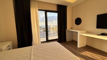 Comfort Double Room, 1 Bedroom, Refrigerator, Sea View | Bar mini, Wi-fi percuma, cadar katil