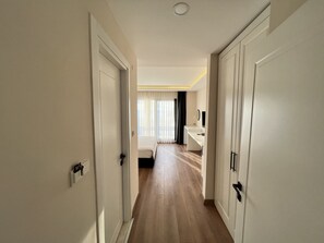 ห้องคอมฟอร์ทดับเบิล, 1 ห้องนอน, ตู้เย็น, วิวทะเล | มินิบาร์, Wi-Fi ฟรี, ผ้าปูที่นอน