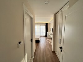 Minibar, wifi gratis y ropa de cama 