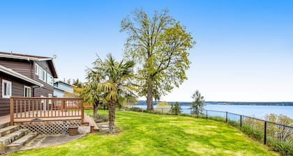 Soundfront home with WiFi, washer/dryer, central AC, and enclosed yard