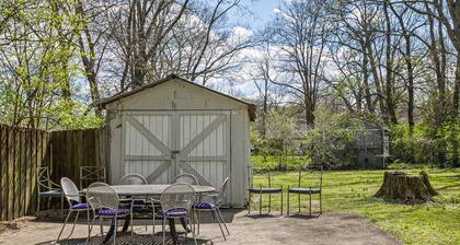 Scarlett Scales Cottage in Downtown Franklin