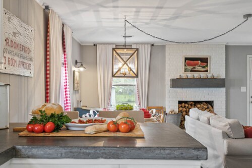 Scarlett Scales Cottage in Downtown Franklin