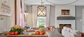 Scarlett Scales Cottage in Downtown Franklin