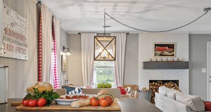 Scarlett Scales Cottage in Downtown Franklin