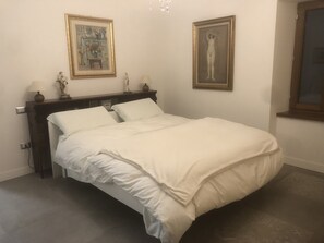 Desk, iron/ironing board, free WiFi, bed sheets
