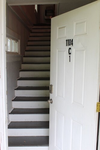 HISTORIC HILL APT1 (Upstairs)