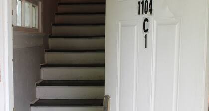 HISTORIC HILL APT1 (Upstairs)