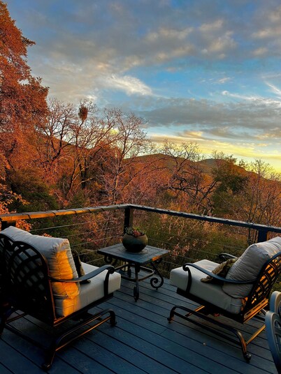 Pine Ridge View – Mountain Hideaway Close to Town, Private, Gated, VIEWS, PetsOK