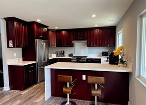 Fridge, microwave, oven, stovetop - House in San Diego #2 (San Diego)