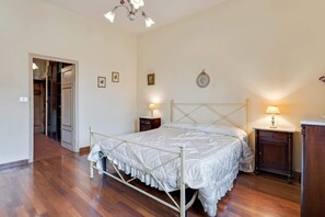 1 室のベッドルーム、WiFi (無料)、ベッドシーツ