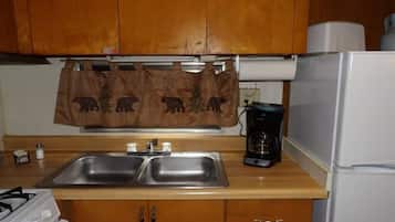 Køleskab, mikrobølgeovn, ovn, kogeplade