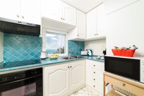 Kühlschrank, Mikrowelle, Ofen, Geschirrspüler