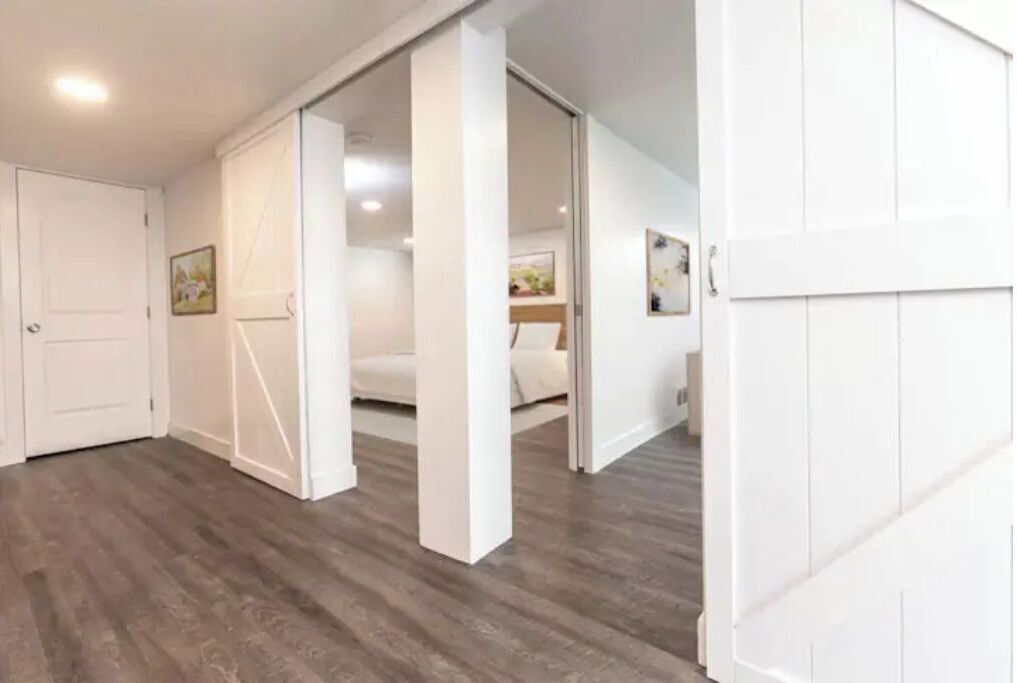 2 bedrooms, desk, iron/ironing board, travel cot