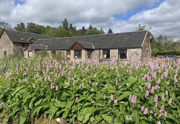 Exterior - Charming Stone Parlour Cottage set in an area of outstanding beauty. (Biggar)