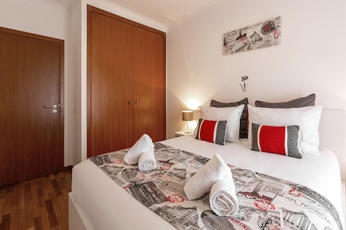 Solange' Place - 300 metres from Nazaré Beach