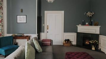 Smart TV, fireplace, books
