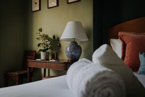 2 bedrooms, desk, iron/ironing board, travel crib - The Pheasant Lodge - Spacious, luxury home with Garden Views & Log fire (Grange-over-Sands)