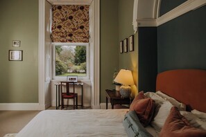 2 bedrooms, desk, iron/ironing board, travel cot