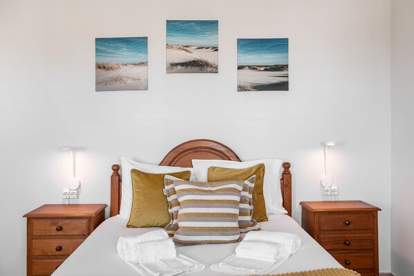 2 bedrooms, iron/ironing board, travel crib, internet - Baleal Blue Ocean - 5min walking to the Beach (Peniche)