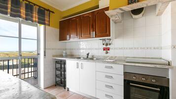 KĂŒhlschrank, Mikrowelle, Ofen, Herdplatte