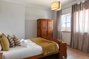 2 chambres, fer et planche à repasser, lit parapluie, accès Internet