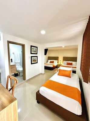 Habitació estàndard, diversos llits | Wifi gratuïta i roba de llit