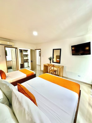 Standard Twin Room | Free WiFi, bed sheets - Hotel Café  Café Avenida (Armenia)