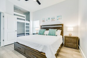 3 soverom, strykejern/-brett, internettilgang og sengetøy